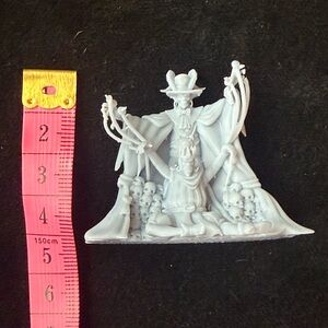 Kieran Tallowmire, Wizard Miniature , 3D printed, roll play, D&D (E)